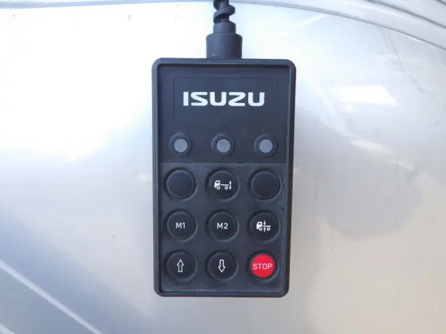 エアサスのコントローラーです。|いすゞ ギガ 2PG-CYJ77C(8x4)の写真17