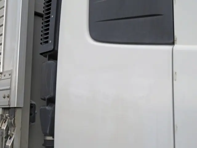運転席側クォーターパネルにシール剥がし跡があります。|ＵＤ クオン 2PG-CG5CAの写真42