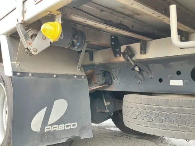シャシとネタの状態です。ネタはアルミ製です|三菱 ファイター QKG-FK62FZ(2WD)の写真6