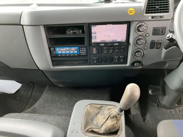 パネル周りの状態です。|三菱 ファイター QKG-FK62FZ(2WD)の写真18