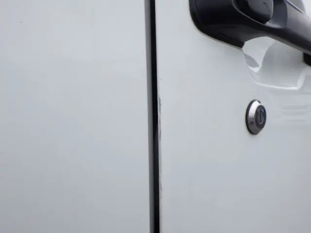 運転席側ドアにキズがあります。|三菱 スーパーグレート 2PG-FS74HZ(8x4)の写真21