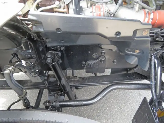 脚廻りに少しサビがあります。|日野 プロフィア 2DG-FR1AHGの写真45
