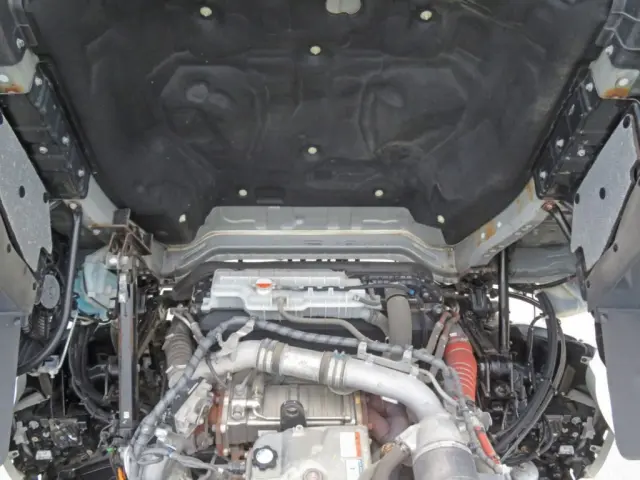 キャブ下にサビがあります。|日野 プロフィア 2DG-FR1AHGの写真47