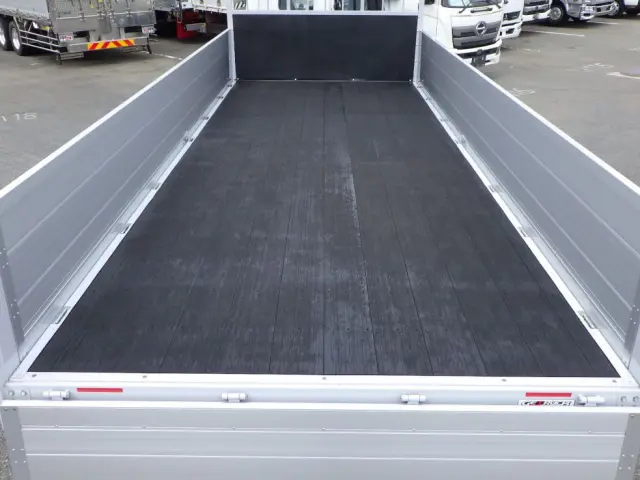 床板の状態です。|三菱 ファイター 2KG-FK62FZ(2WD)の写真10