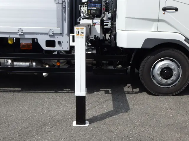 アウトリガーは差し違い式です。|三菱 ファイター 2KG-FK62FZ(2WD)の写真11