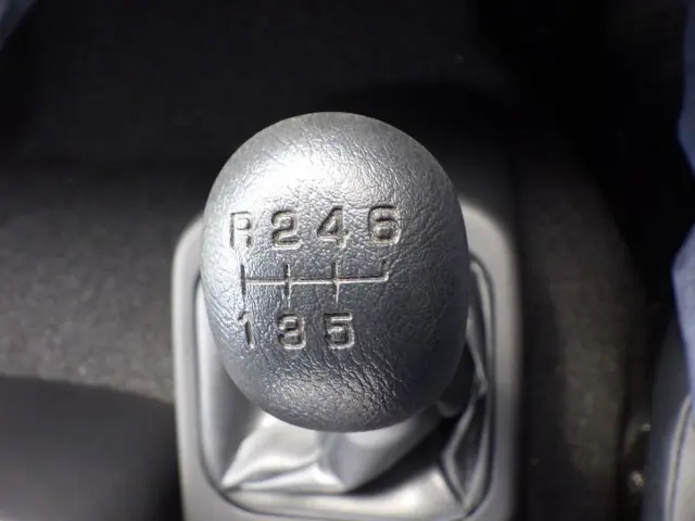 MT6速です。|三菱 ファイター 2KG-FK62FZ(2WD)の写真16