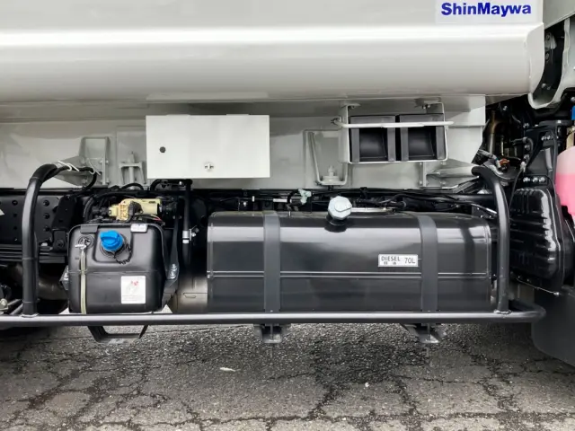 燃料タンクは70Lです。|三菱 キャンター 2RG-FEAV0(2WD)の写真24