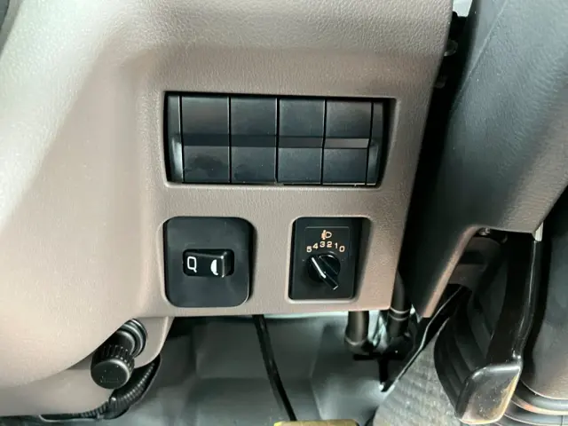 スイッチ類です。|三菱 キャンター 2RG-FEAV0(2WD)の写真26
