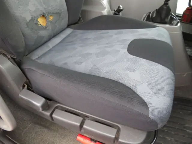 運転席座面の状態です。|ＵＤ コンドル QDG-PW39Lの写真31