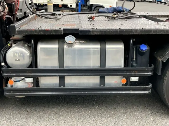 燃料タンクは400Lです。|いすゞ ギガ QDG-EXZ52BJの写真14