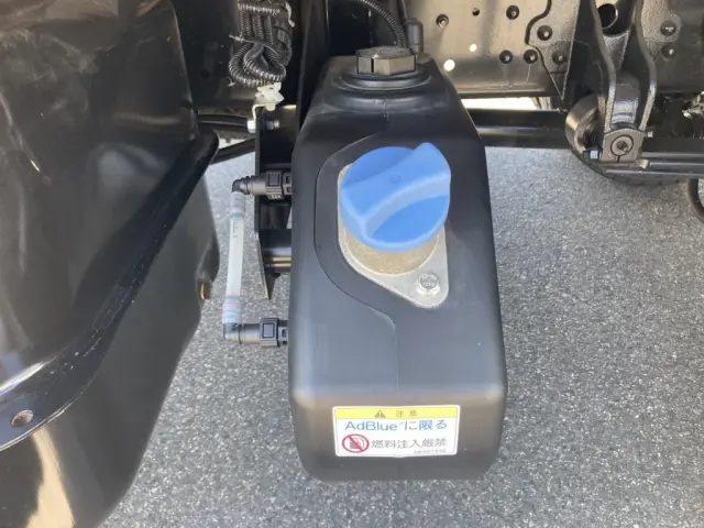 アドブルータンクです。|三菱 ファイター 2KG-FK62F(2WD)の写真29
