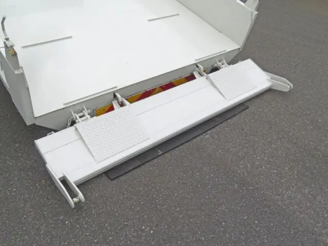 リアゲートの状態です。|日野 デュトロ 2KG-XZU700X(2WD)の写真20