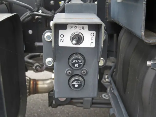 セーフティの操作スイッチです。|日野 デュトロ 2KG-XZU700X(2WD)の写真21