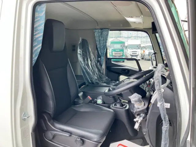 乗車定員は2名です。|三菱 ファイター 2KG-FK62F(2WD)の写真5