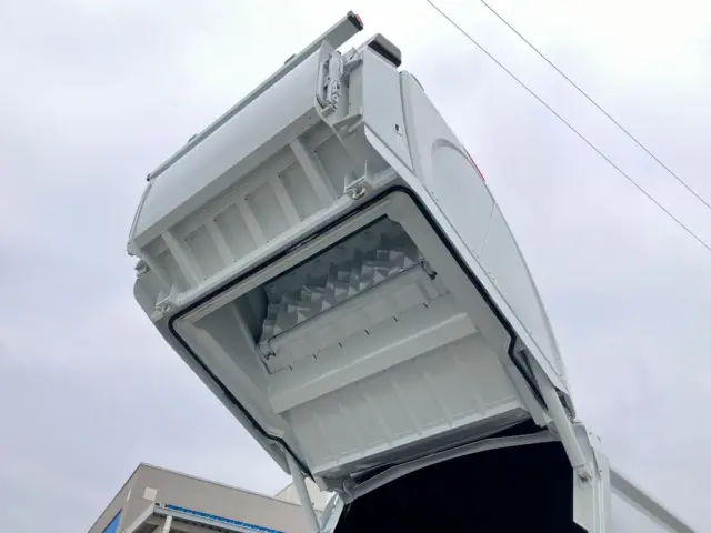 ホッパー裏側の状態です。|三菱 ファイター 2KG-FK62F(2WD)の写真12