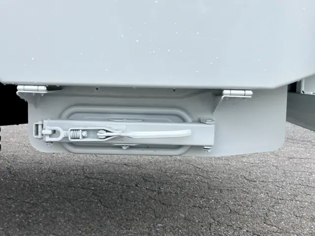 汚水タンク付きです。|三菱 ファイター 2KG-FK62F(2WD)の写真17