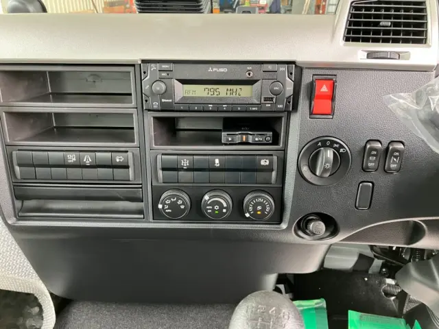 スイッチ類です。|三菱 ファイター 2KG-FK62F(2WD)の写真25