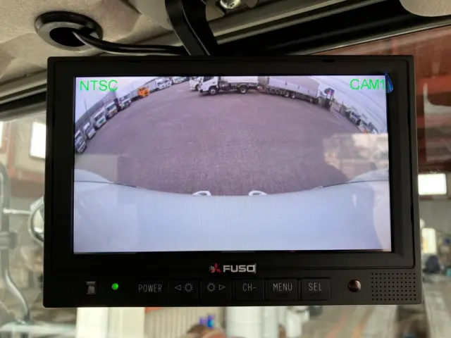 液晶バックモニター付きです。|三菱 ファイター 2KG-FK62F(2WD)の写真29