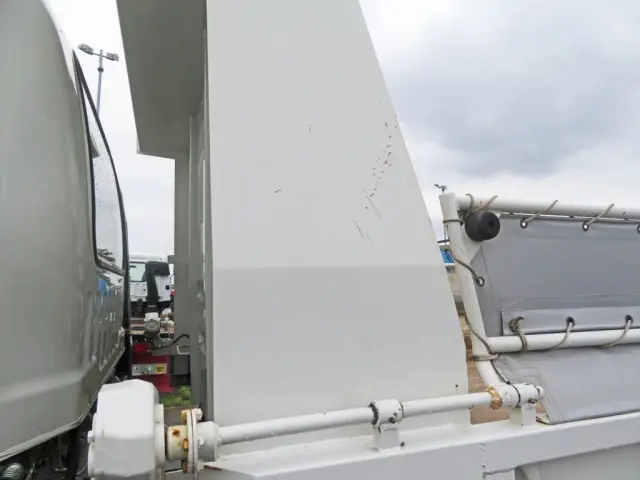 プロテクター助手席側側面に細かいキズ・軽いサビがあります。|いすゞ フォワード 2RG-FRR90S2の写真41