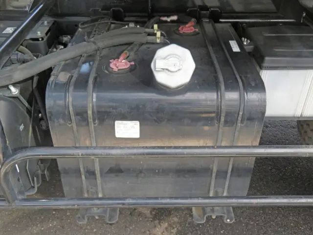 燃料タンクは90Lです。|いすゞ フォワード 2RG-FRR90S2の写真48