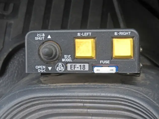 コボレーンの操作スイッチです。|いすゞ フォワード 2RG-FRR90S2の写真49