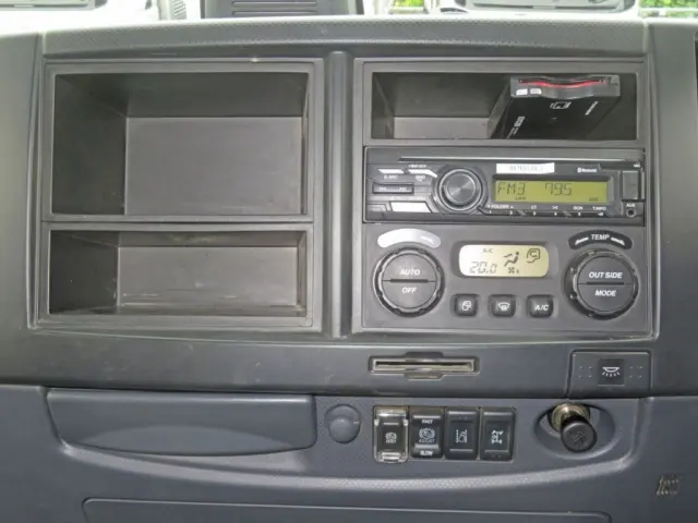 インパネ周りの状態です。|いすゞ フォワード 2RG-FRR90S2の写真50