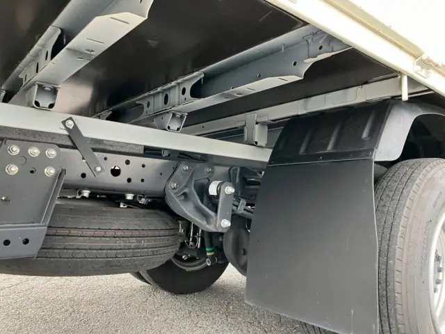 シャシとネタの状態です。ネタは鉄製です|日野 デュトロ 2KG-XZU712M(2WD)の写真7