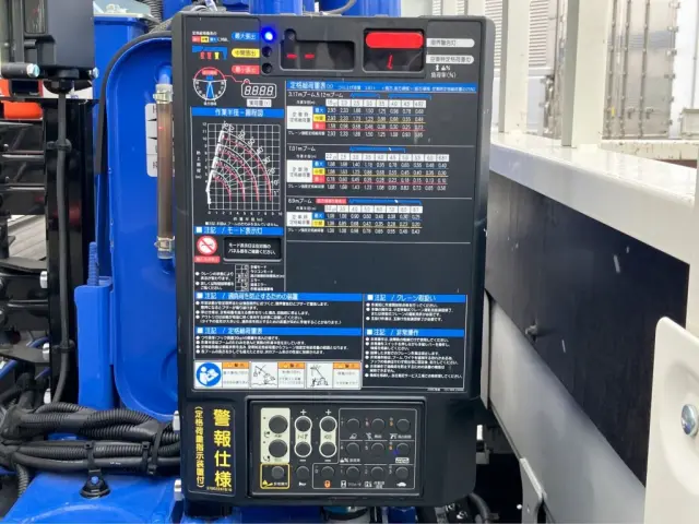 クレーンの操作パネルの状態です。|日野 デュトロ 2KG-XZU712M(2WD)の写真13