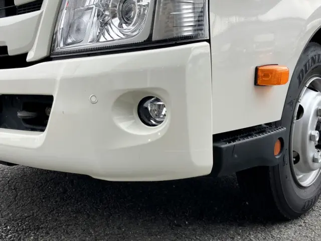 助手席側フロントバンパーに小傷があります。|日野 デュトロ 2KG-XZU712M(2WD)の写真34