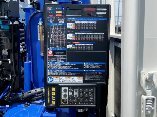 クレーンの操作パネルです。|日野 レンジャー 2PG-FC2ABA(2WD)の写真13