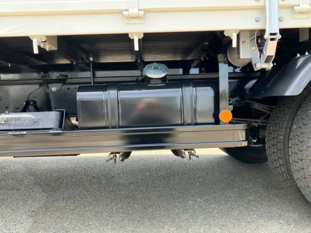 燃料タンクは100Lです。|日野 レンジャー 2PG-FC2ABA(2WD)の写真19