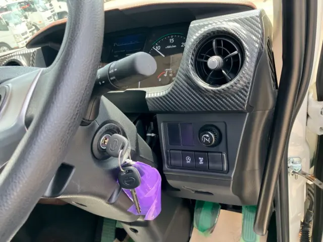 スイッチ類です。|日野 レンジャー 2PG-FC2ABA(2WD)の写真23