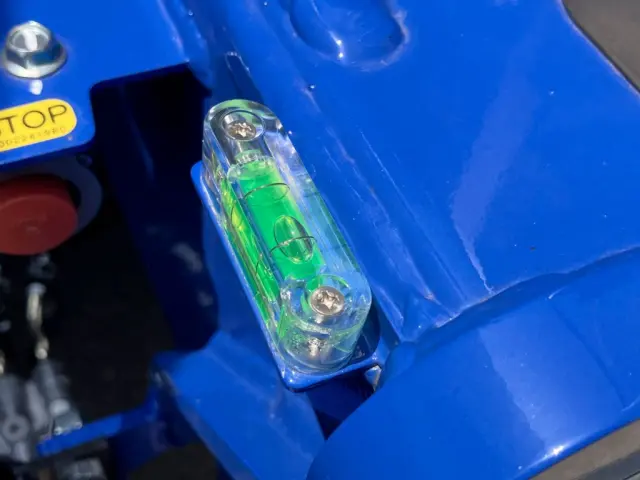アウトリガー水準器にヒビがあります。|日野 レンジャー 2PG-FC2ABA(2WD)の写真30