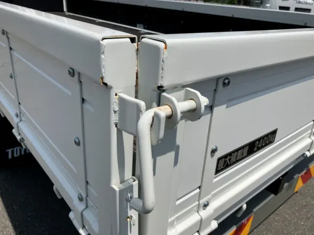 ボデーに置きサビがあります。|日野 レンジャー 2PG-FC2ABA(2WD)の写真33