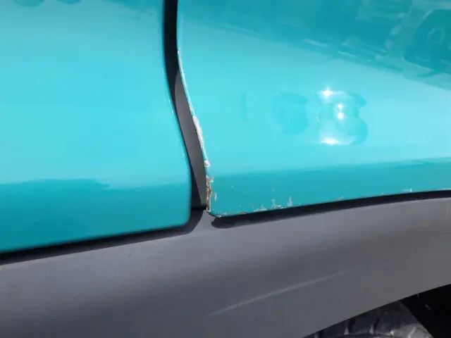 運転席側ドアにキズがあります。(助手席側にもあります)|日野 レンジャー QKG-FE7JKAA(2WD)の写真18