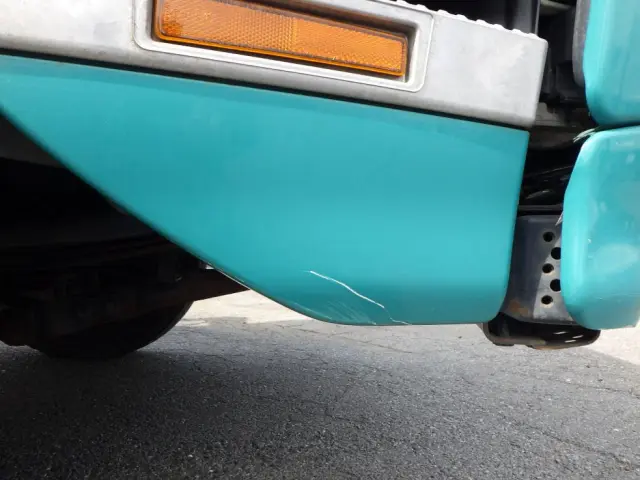運転席側ステップカバーにキズがあります。|日野 レンジャー QKG-FE7JKAA(2WD)の写真19