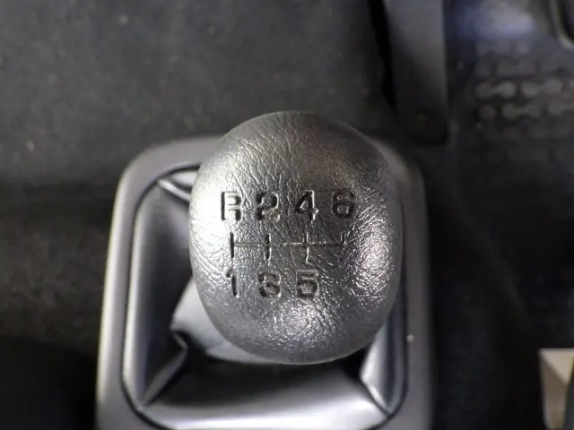 MT6速です。|三菱 ファイター 2KG-FK62F(2WD)の写真26