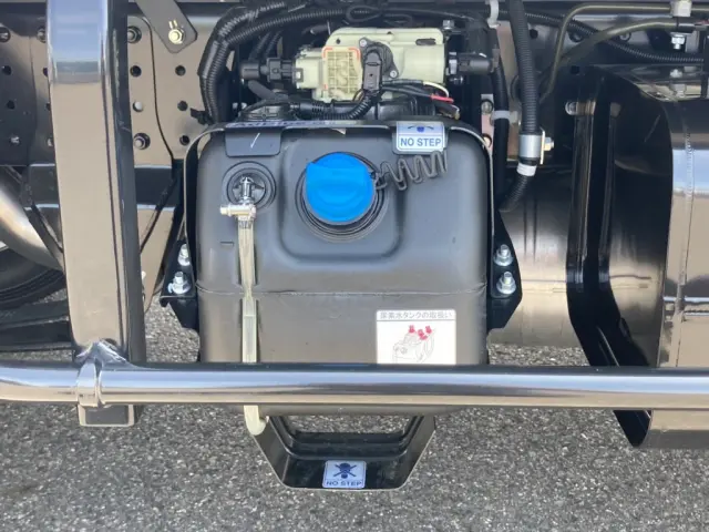 アドブルータンクです。|三菱 キャンター 2RG-FBAV0(2WD)の写真34