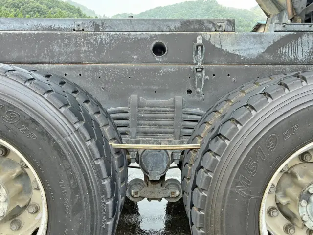リーフサスです。|いすゞ ギガ QPG-CXZ77BT(6x4)の写真10