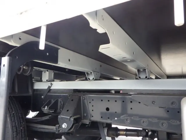 シャーシとネタの状態です。（縦は無・横ネタは鉄製です）|日野 デュトロ 2KG-XZU712M(2WD)の写真7