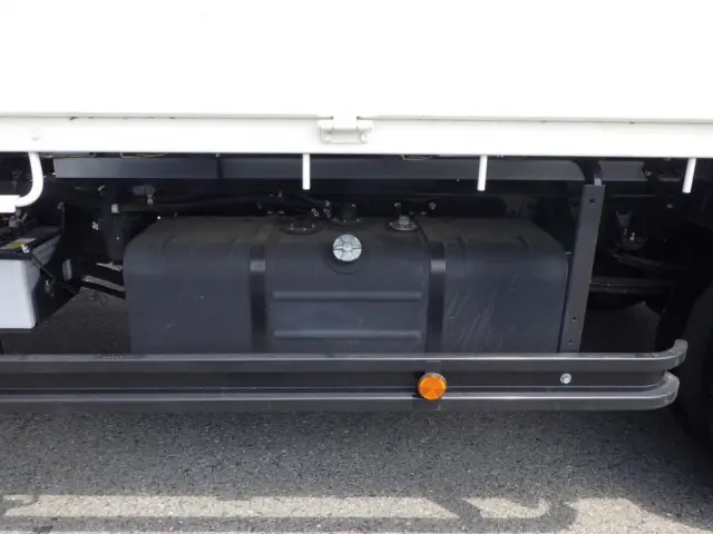 燃料タンクは１００Lです。|日野 デュトロ 2KG-XZU712M(2WD)の写真24