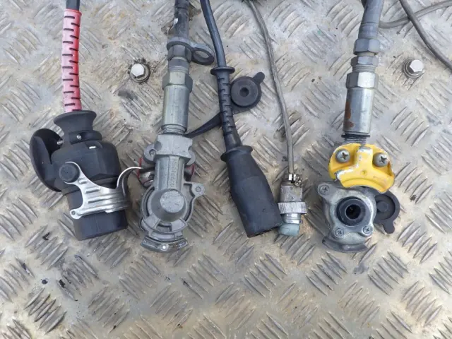 接続コネクターの状態です。|いすゞ ギガ QKG-EXD52BD(2WD)の写真10