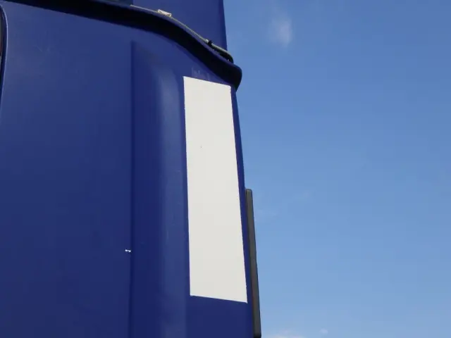 助手席側クォーターパネルに塗装跡があります。(運転席側にもあります)|いすゞ ギガ QKG-EXD52BD(2WD)の写真24