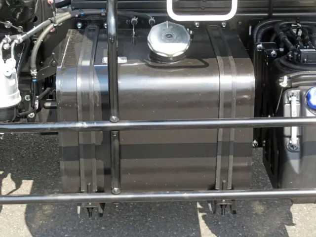 燃料タンクは100Lです。|日野 レンジャー 2PG-FD2ABA(2WD)の写真15