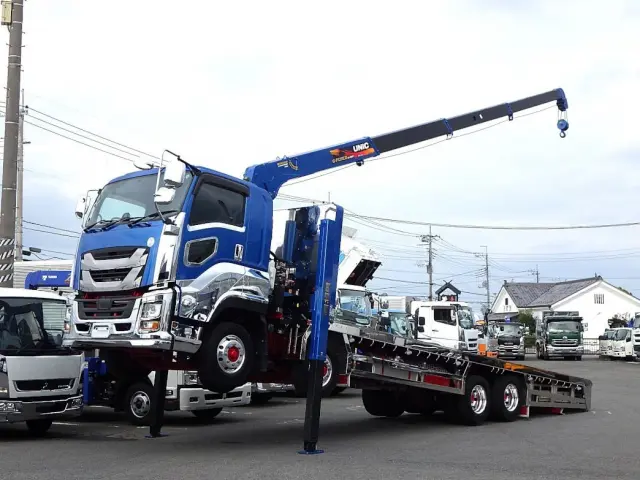 いすゞ ギガ 2PG-CYH77D(8x4)の写真1