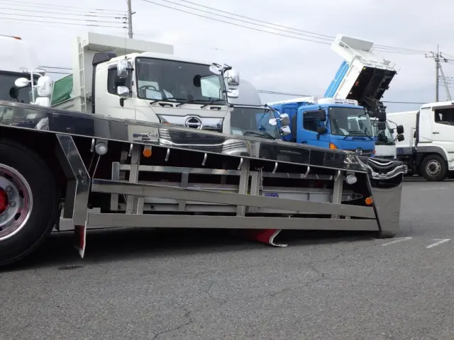 化粧板の着いた状態です。|いすゞ ギガ 2PG-CYH77D(8x4)の写真11