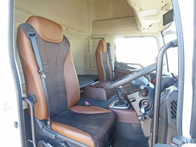 ハイルーフキャビンです。|日野 プロフィア 2DG-FS1AHE(6x4)の写真6