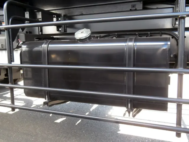 燃料タンクは300Lです。|日野 プロフィア 2DG-FS1AHE(6x4)の写真20