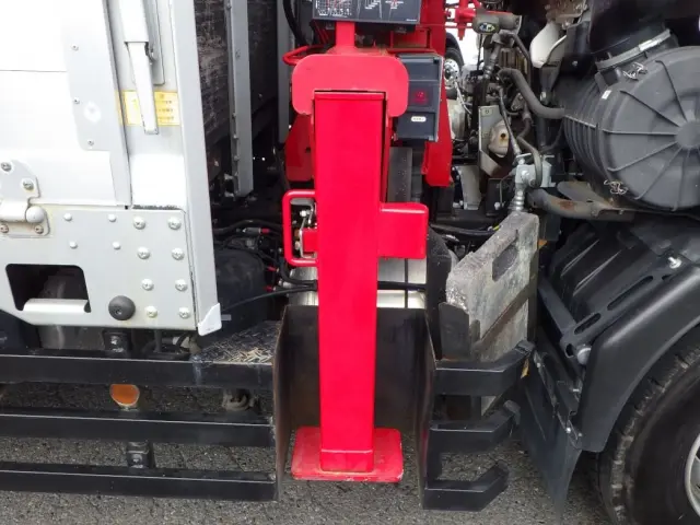 運転席側アウトリガーは塗装してあります。|いすゞ フォワード 2RG-FTR90U2の写真33