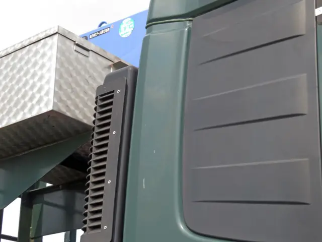 運転席側クォーターパネルに看板日焼け跡があります。|UD クオン 2PG-CD5CAの写真35